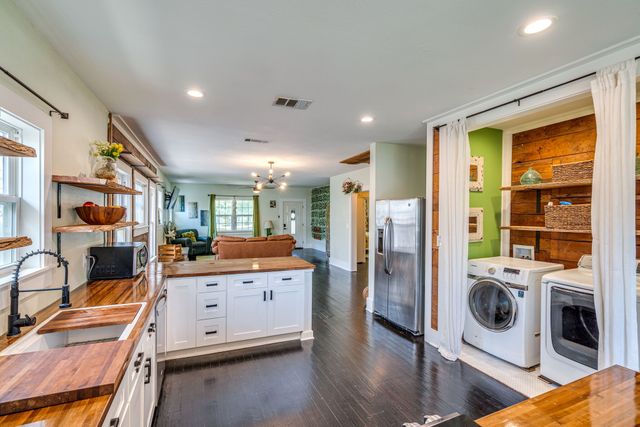 2706 Bomar Avenue, Fort Worth, TX 76103