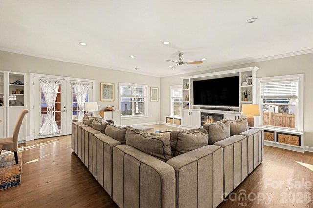 148 N Smallwood Place, Charlotte, NC 28216