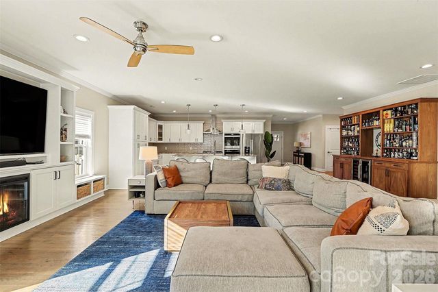 148 N Smallwood Place, Charlotte, NC 28216