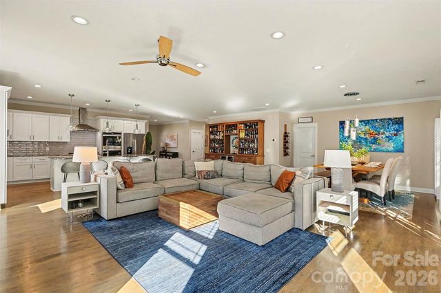 148 N Smallwood Place, Charlotte, NC 28216