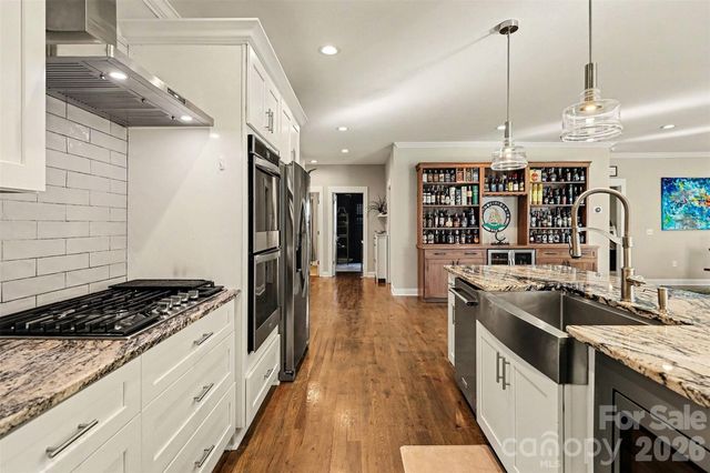 148 N Smallwood Place, Charlotte, NC 28216