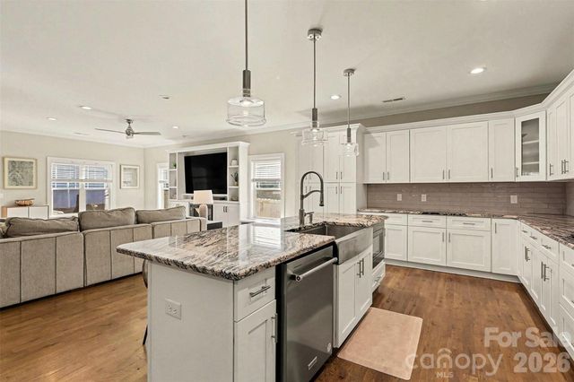 148 N Smallwood Place, Charlotte, NC 28216