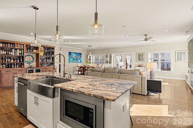 148 N Smallwood Place, Charlotte, NC 28216