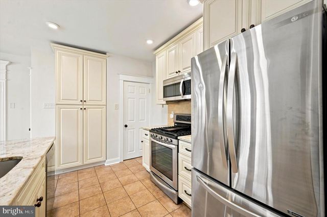 622 COUNTRY CLUB LN, Havertown, PA 19083