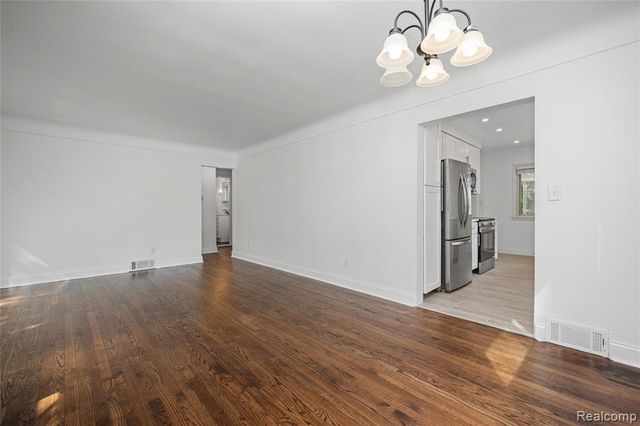 24200 Westhampton Street, Oak Park, MI 48237