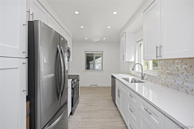 24200 Westhampton Street, Oak Park, MI 48237