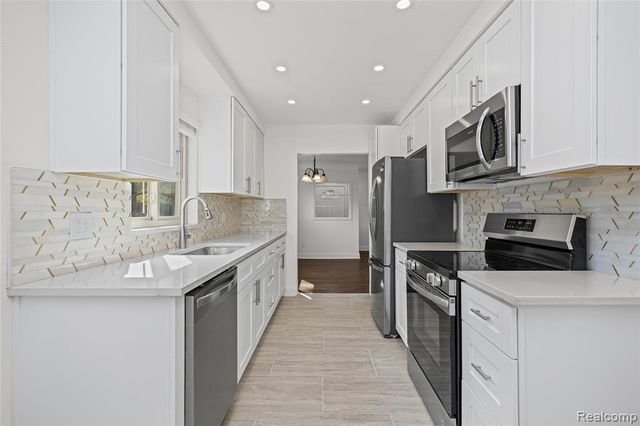 24200 Westhampton Street, Oak Park, MI 48237
