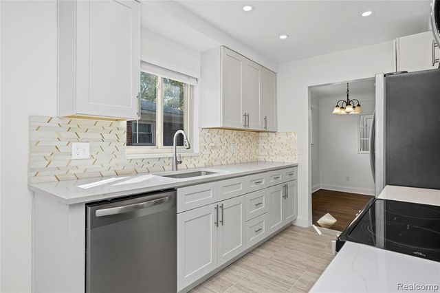 24200 Westhampton Street, Oak Park, MI 48237