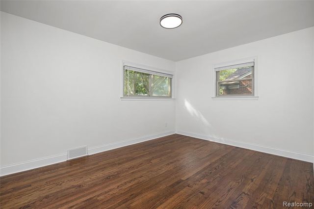 24200 Westhampton Street, Oak Park, MI 48237