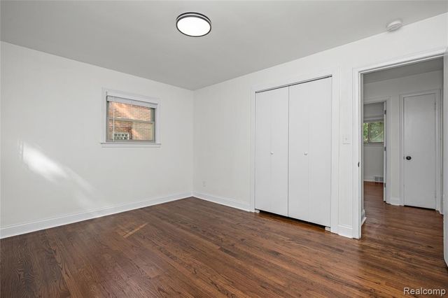 24200 Westhampton Street, Oak Park, MI 48237