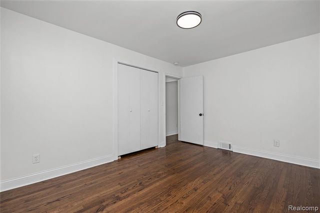 24200 Westhampton Street, Oak Park, MI 48237