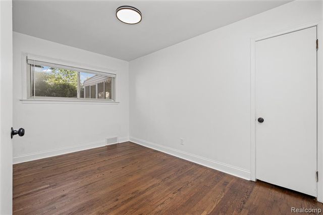 24200 Westhampton Street, Oak Park, MI 48237
