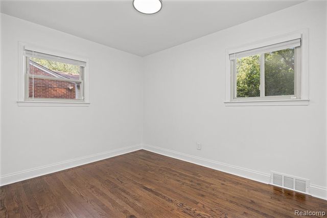 24200 Westhampton Street, Oak Park, MI 48237