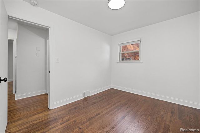 24200 Westhampton Street, Oak Park, MI 48237