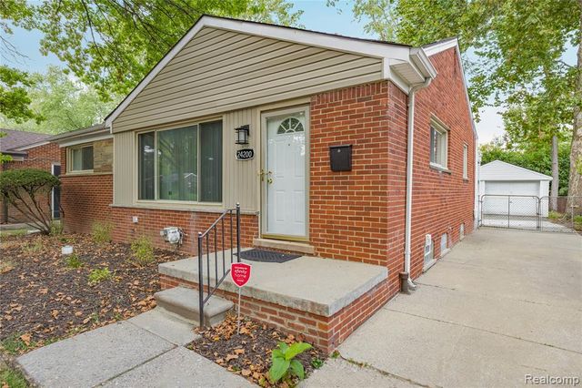 24200 Westhampton Street, Oak Park, MI 48237
