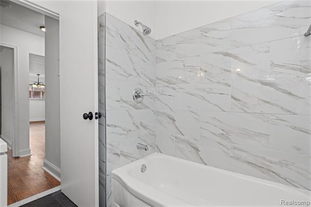 24200 Westhampton Street, Oak Park, MI 48237
