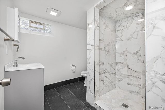 24200 Westhampton Street, Oak Park, MI 48237