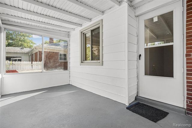 24200 Westhampton Street, Oak Park, MI 48237
