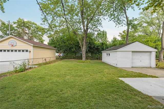 24200 Westhampton Street, Oak Park, MI 48237