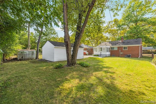 24200 Westhampton Street, Oak Park, MI 48237