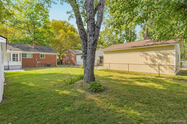24200 Westhampton Street, Oak Park, MI 48237