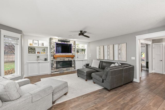 15899 Boston Parkway, Clive, IA 50325