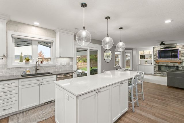 15899 Boston Parkway, Clive, IA 50325