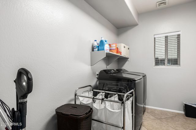 586 E BAKER Drive, San Tan Valley, AZ 85140