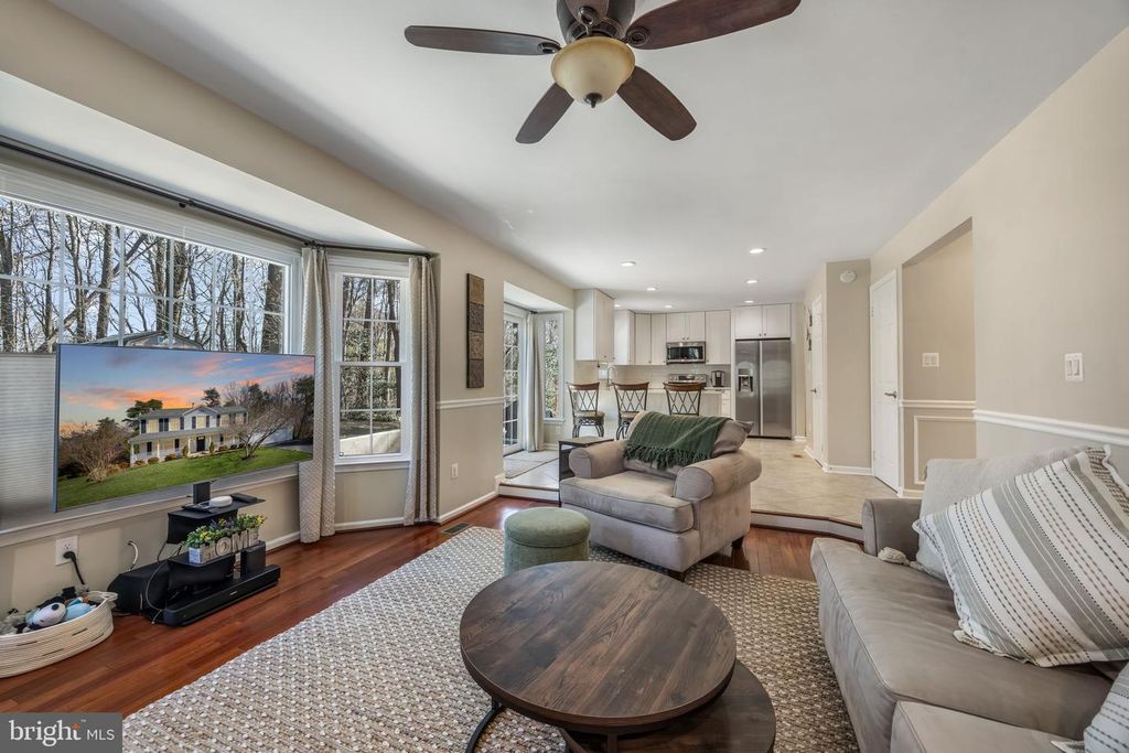 Image 16 of property listing at 8504 SILVERDALE RD, Lorton, VA 22079