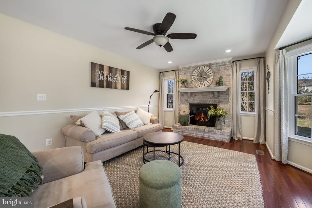 Image 18 of property listing at 8504 SILVERDALE RD, Lorton, VA 22079