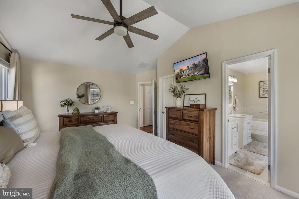 Image 25 of property listing at 8504 SILVERDALE RD, Lorton, VA 22079