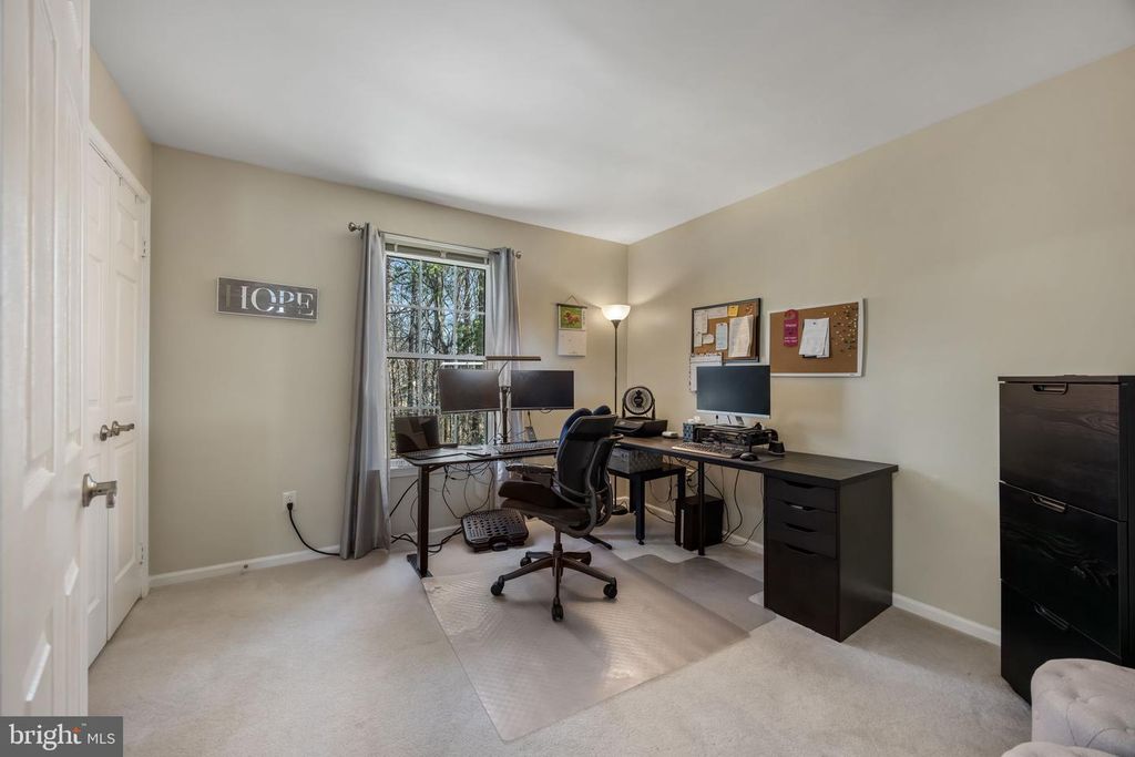 Image 28 of property listing at 8504 SILVERDALE RD, Lorton, VA 22079