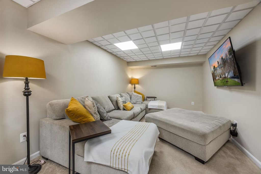 Image 37 of property listing at 8504 SILVERDALE RD, Lorton, VA 22079