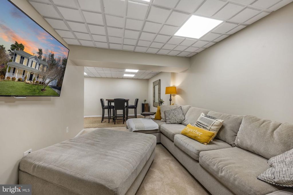 Image 39 of property listing at 8504 SILVERDALE RD, Lorton, VA 22079