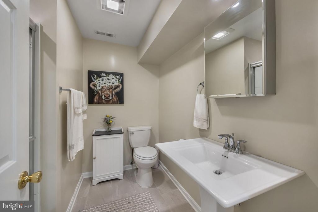 Image 40 of property listing at 8504 SILVERDALE RD, Lorton, VA 22079