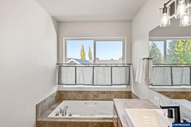 3183 NE Heather Ct, Albany, OR 97321