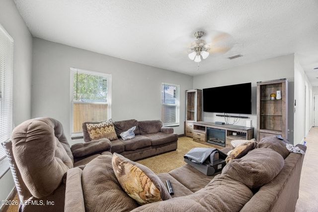 363 ROBERTS Street N, Green Cove Springs, FL 32043