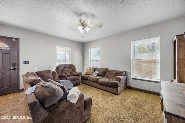 363 ROBERTS Street N, Green Cove Springs, FL 32043