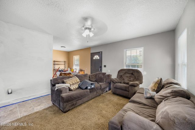 363 ROBERTS Street N, Green Cove Springs, FL 32043