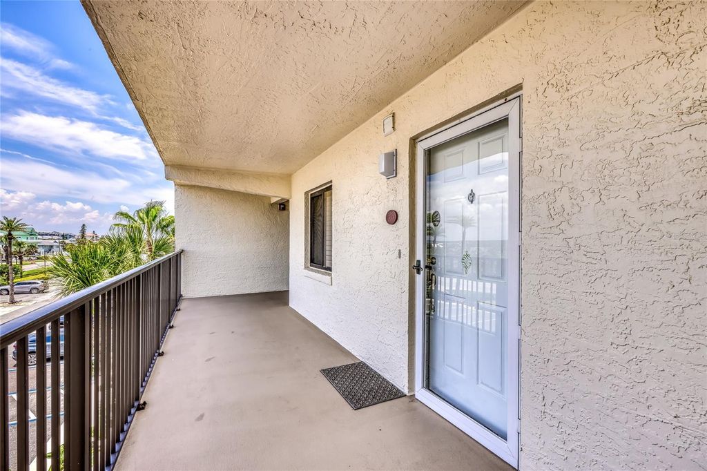 Image 4 of property listing at 6727 TURTLEMOUND ROAD 318, New Smyrna Beach, FL 32169