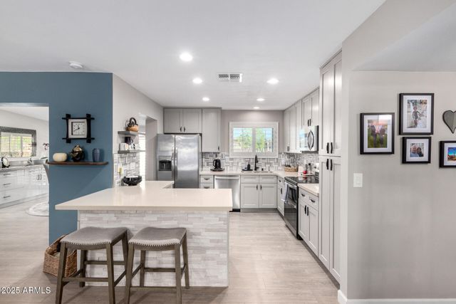 10316 W SALEM Drive, Sun City, AZ 85351