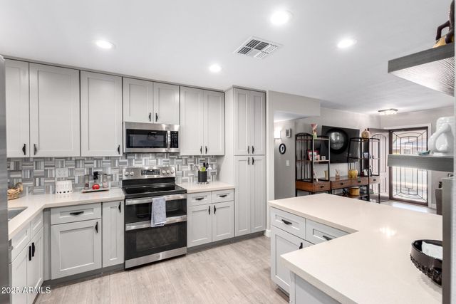 10316 W SALEM Drive, Sun City, AZ 85351