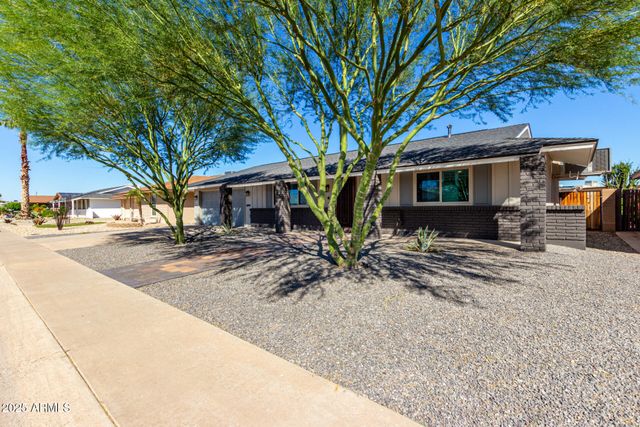 10316 W SALEM Drive, Sun City, AZ 85351