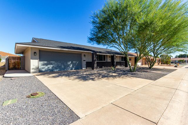 10316 W SALEM Drive, Sun City, AZ 85351