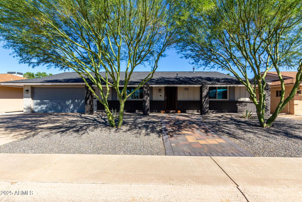 10316 W SALEM Drive, Sun City, AZ 85351