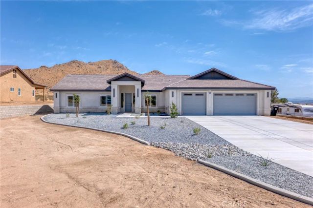 19707 Roanoke Road, Apple Valley, CA 92307