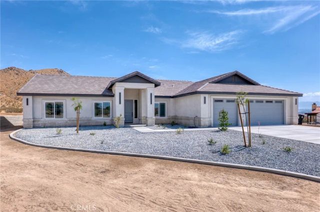 19707 Roanoke Road, Apple Valley, CA 92307