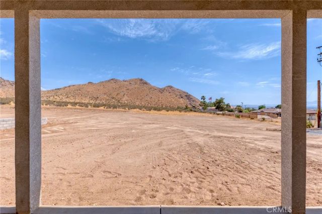 19707 Roanoke Road, Apple Valley, CA 92307