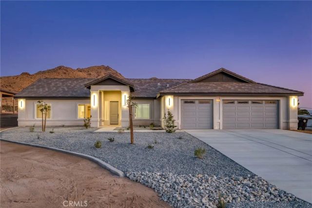 19707 Roanoke Road, Apple Valley, CA 92307
