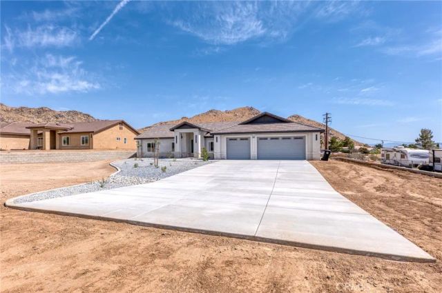 19707 Roanoke Road, Apple Valley, CA 92307